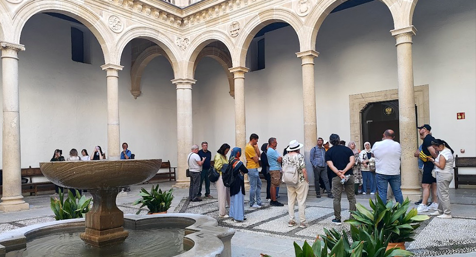 Hospital Real y el Museo de la Alhambra
